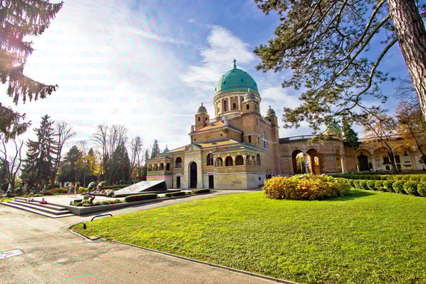Adventures_Croatia_-_Mirogoj_Cemetary_-_Zagreb.jpg
